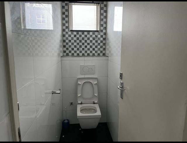 RETAIL PROPERTY TO RENT IN PAARDEN EILAND